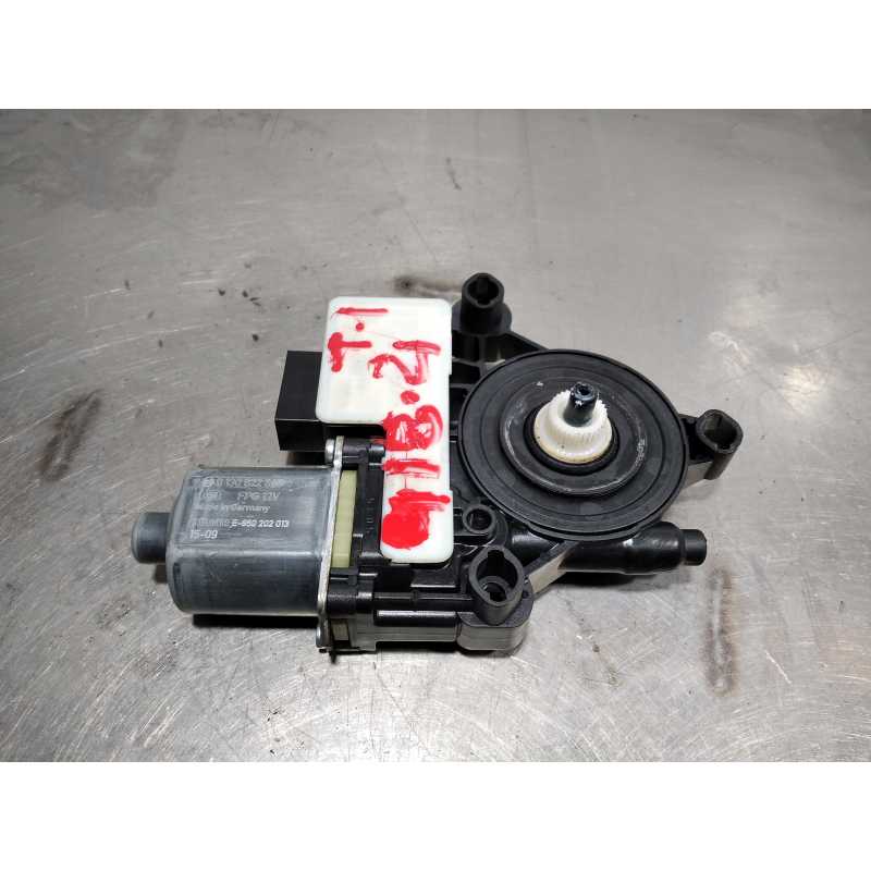 MOTOR ELEVALUNAS TRASERO IZQUIERDO 0130822695 