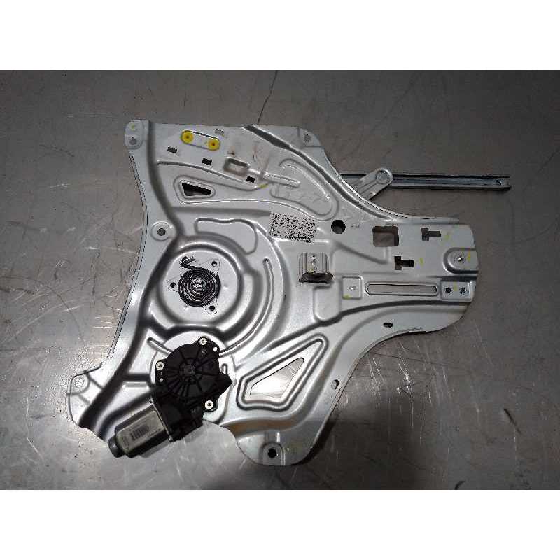 ELEVALUNAS DELANTERO DERECHO 82480V2Y000 813202Y000 