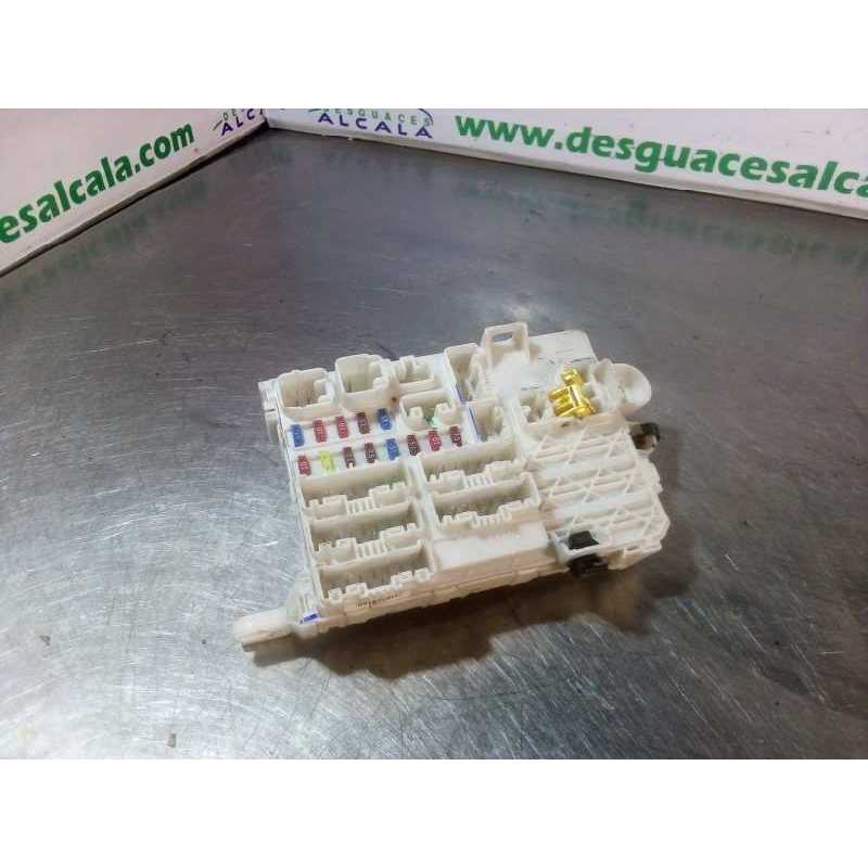 CAJA RELES / FUSIBLES 