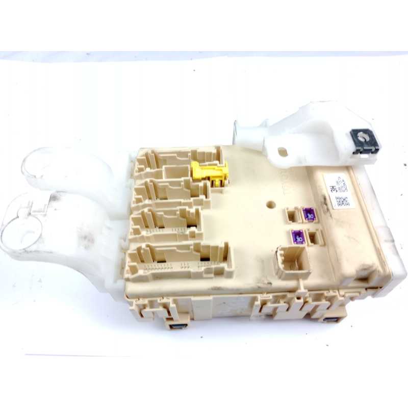 CAJA RELES / FUSIBLES 8922102331 8273012X70A 