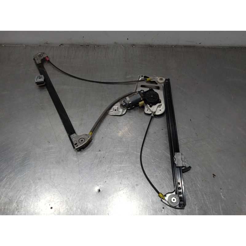 ELEVALUNAS DELANTERO DERECHO 83810209 