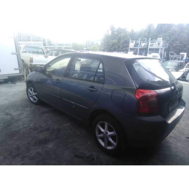 toyota corolla (_e12_) del año 2004