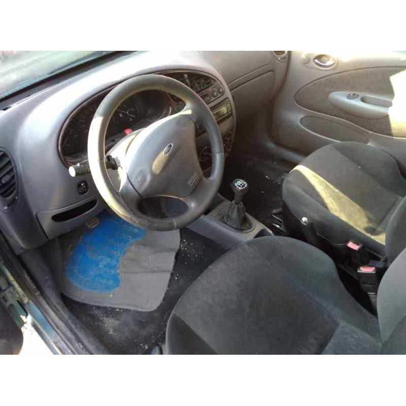 ford fiesta berlina (dx) del año 2000