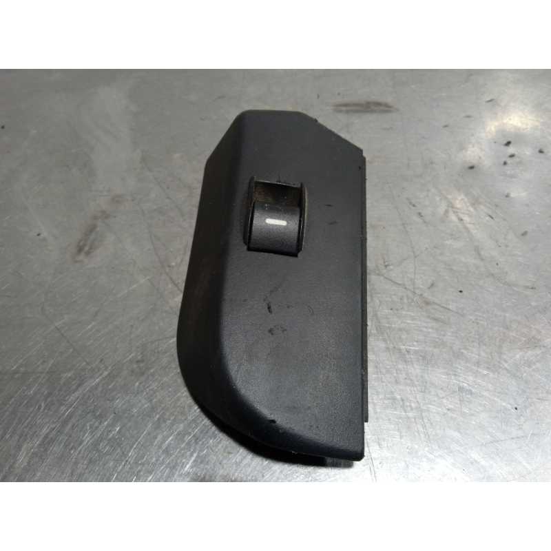 MANDO ELEVALUNAS TRASERO DERECHO YUF000072 