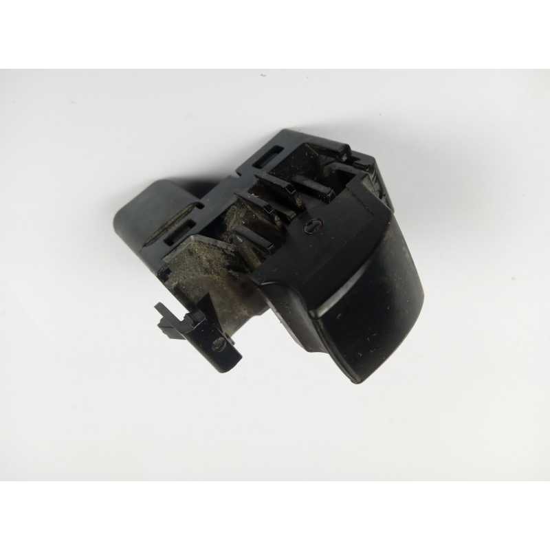 MANDO ELEVALUNAS TRASERO DERECHO 8608A320 