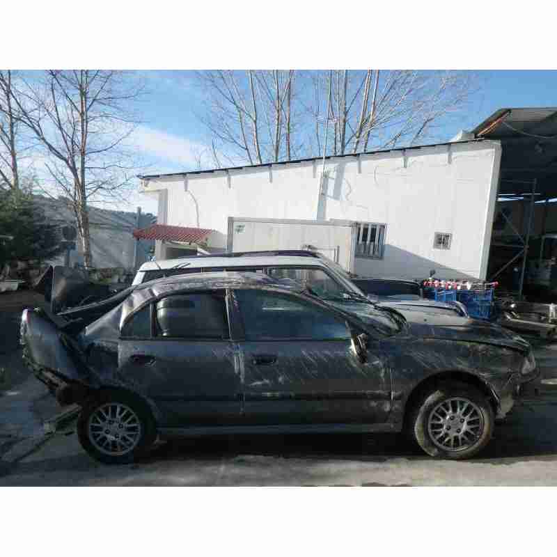 mitsubishi carisma berlina 5 (da0) del año 2003