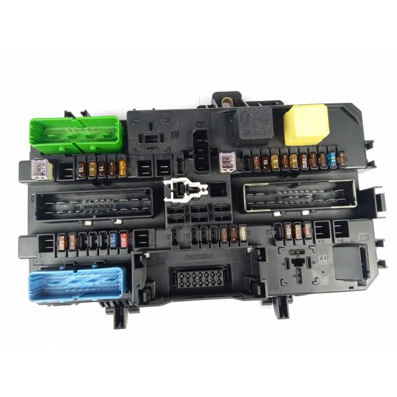 CAJA RELES / FUSIBLES 13145017 