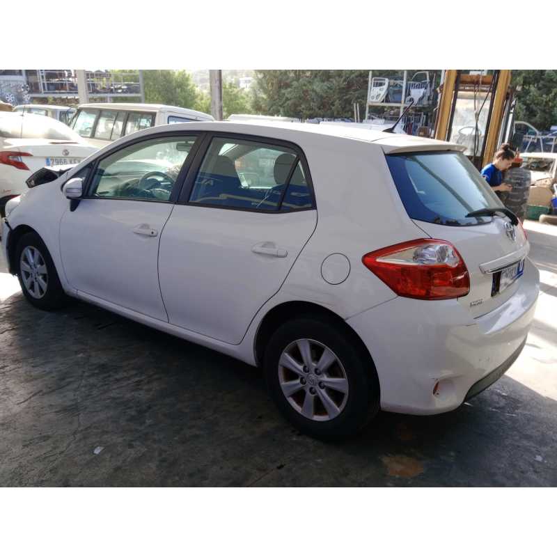 toyota auris (_e15_) del año 2012