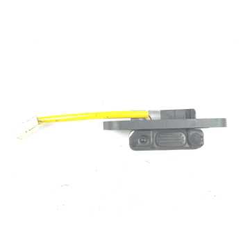 PULSADOR MALETERO / PORTON 5810A054 3 PINES 