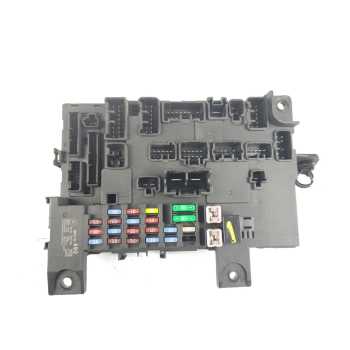 CAJA RELES / FUSIBLES 8637B490 