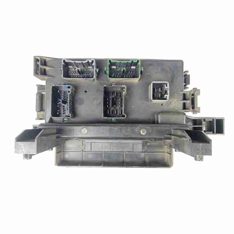 CAJA RELES / FUSIBLES P04692233AC 