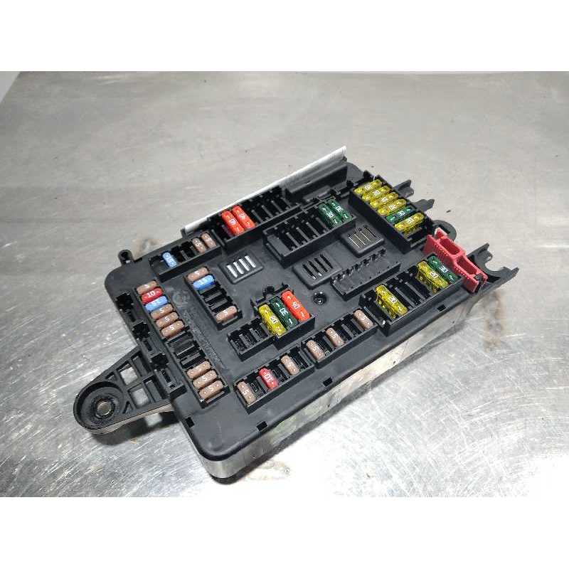 CAJA RELES / FUSIBLES 9337881 