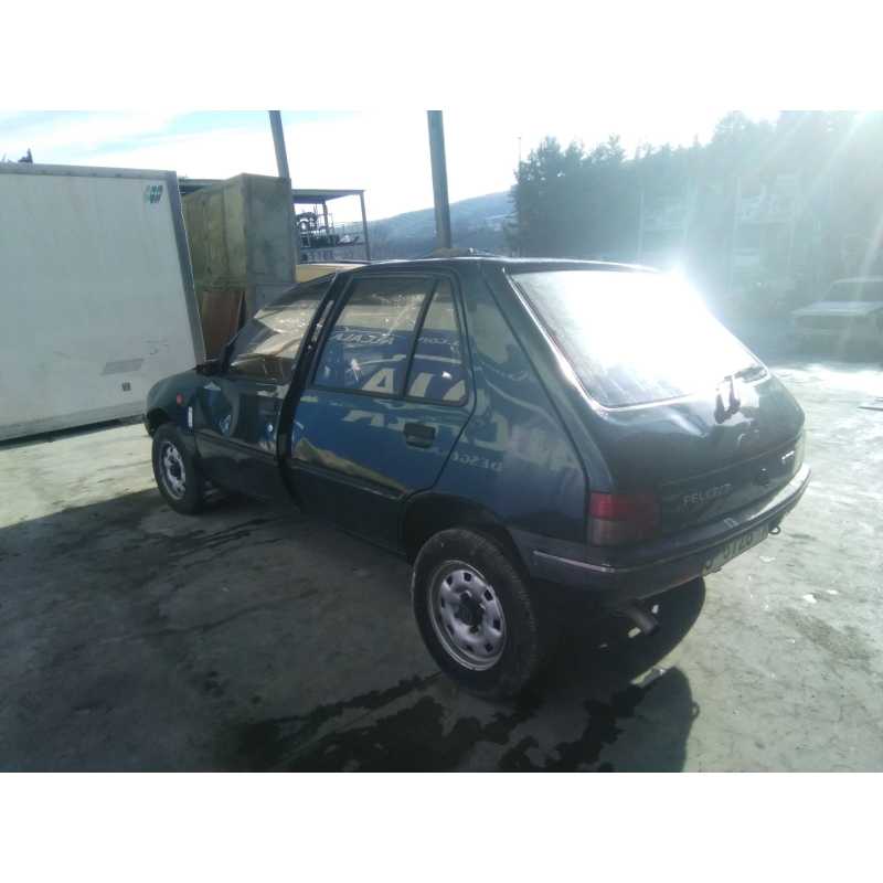 peugeot 205 berlina del año 1996