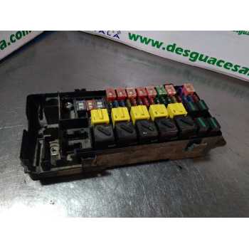 CAJA RELES / FUSIBLES 