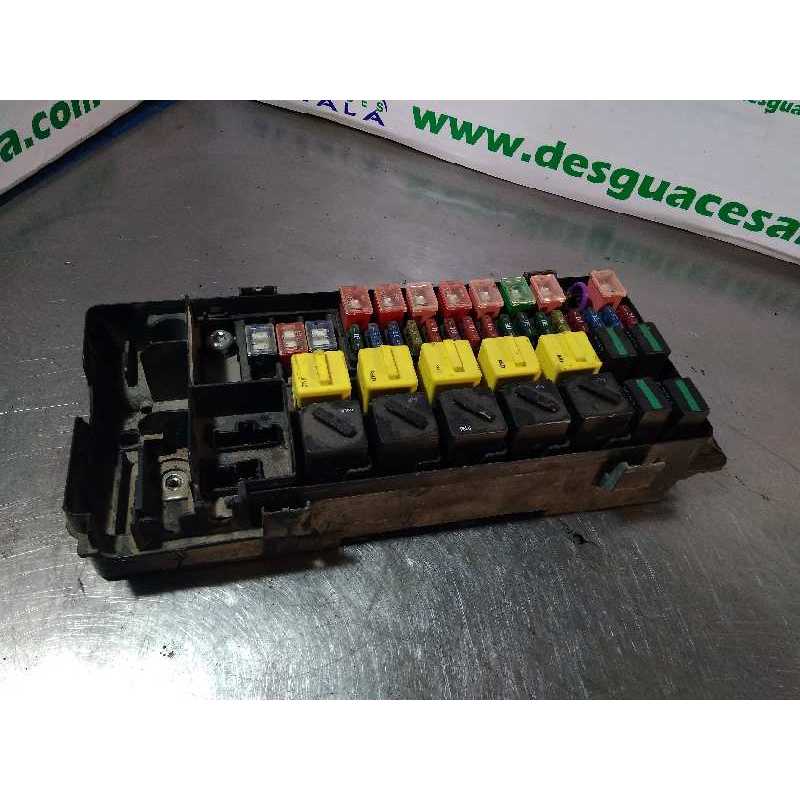 CAJA RELES / FUSIBLES 