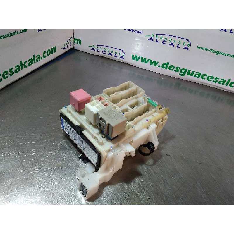 CAJA RELES / FUSIBLES 8273042020 