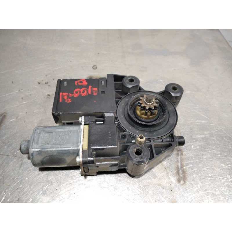 MOTOR ELEVALUNAS DELANTERO DERECHO 0130822479 