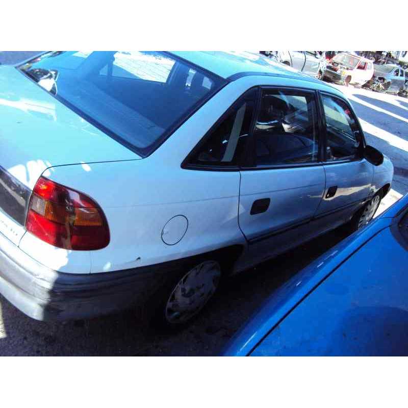 opel astra f berlina del año 1997