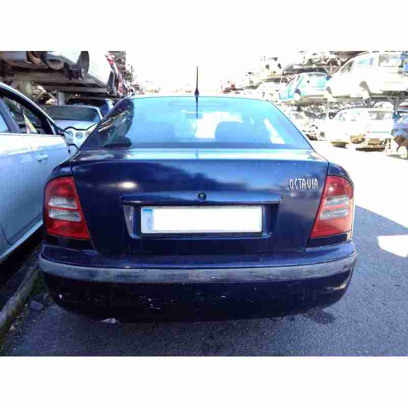 skoda octavia berlina (1u2) del año 2001