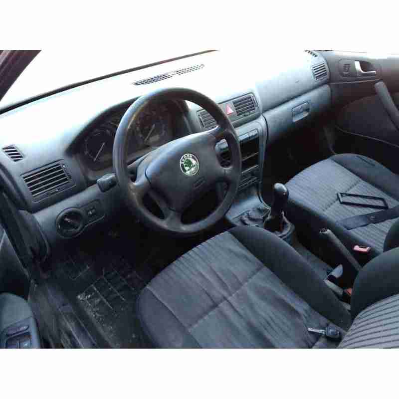 skoda octavia berlina (1u2) del año 2001