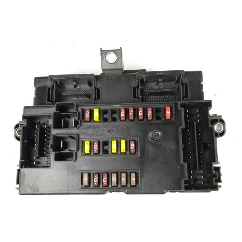 CAJA RELES / FUSIBLES 46860567 