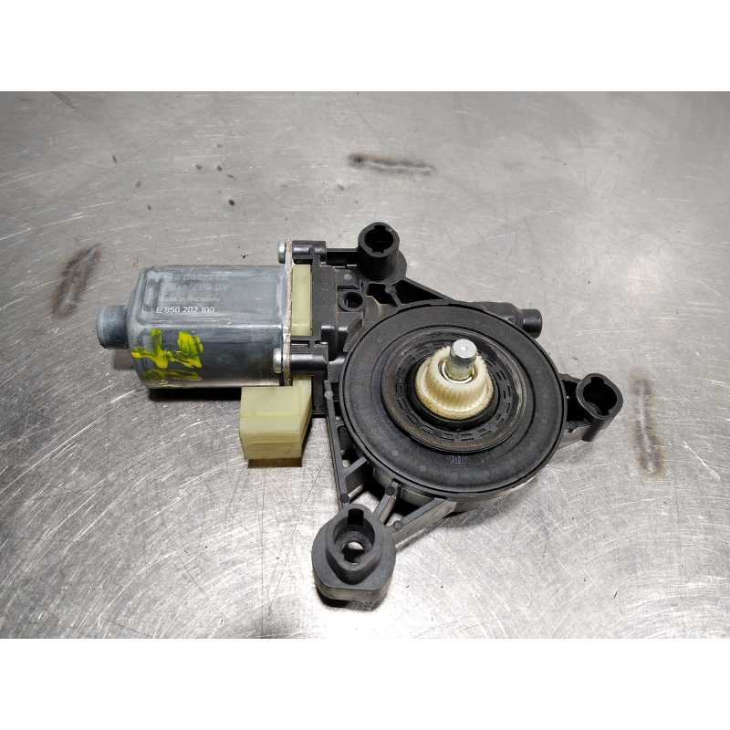 MOTOR ELEVALUNAS DELANTERO DERECHO 0130822716 