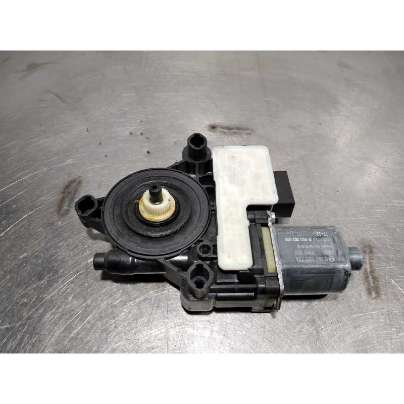 MOTOR ELEVALUNAS TRASERO DERECHO 0130822724 
