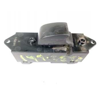 MANDO ELEVALUNAS TRASERO DERECHO 8608A061 