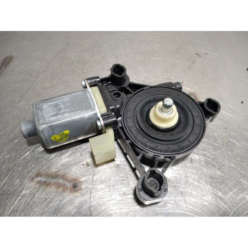 MOTOR ELEVALUNAS DELANTERO DERECHO 0130822076 2 PINES