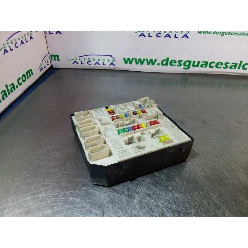 CAJA RELES / FUSIBLES 284B61871R 