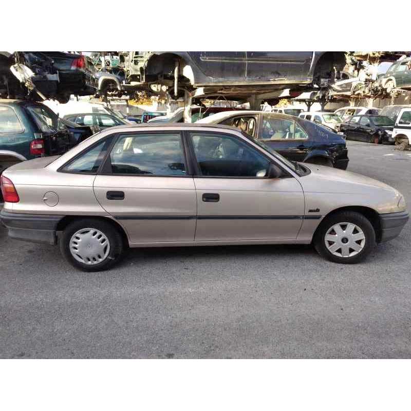opel astra f berlina del año 1996