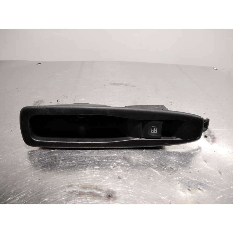 MANDO ELEVALUNAS DELANTERO DERECHO 829614619R 6 PINES 