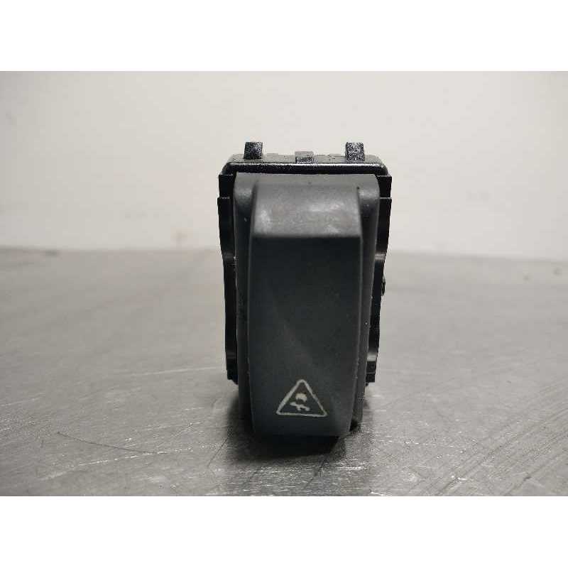 BOTON 251450002R 3 PINES CONTROL DE TRACCIÓN