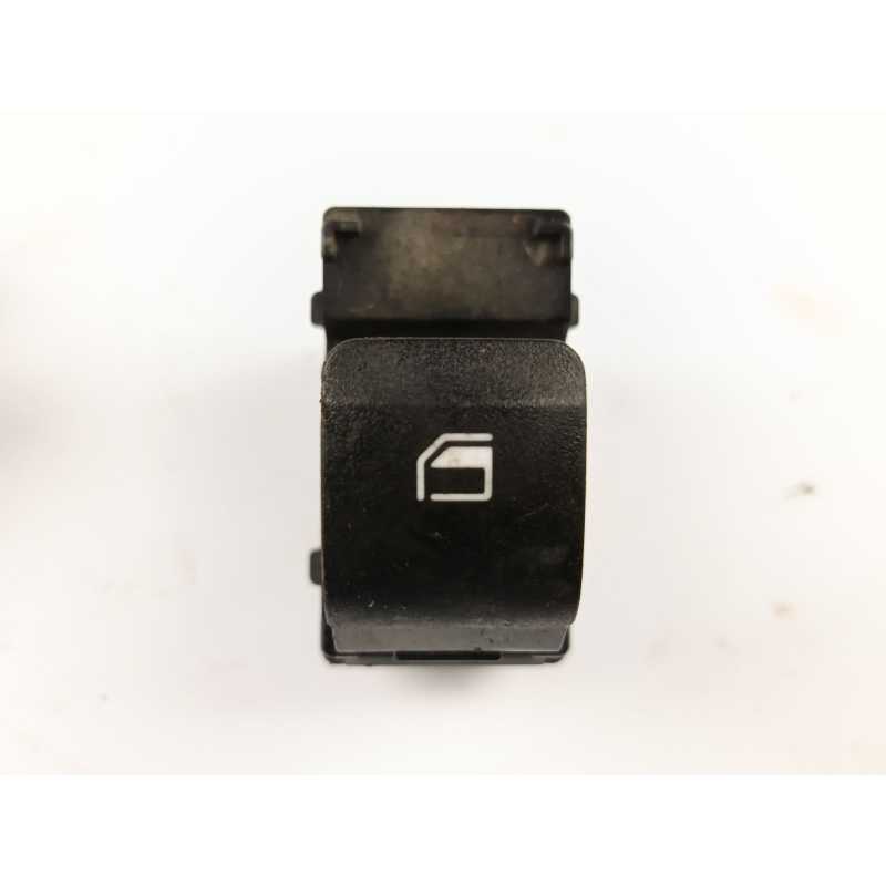 MANDO ELEVALUNAS DELANTERO DERECHO 93581Q0000 