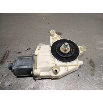 MOTOR ELEVALUNAS TRASERO IZQUIERDO A2048200542 5 PINES 0130822505