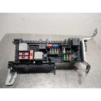 CAJA RELES / FUSIBLES 