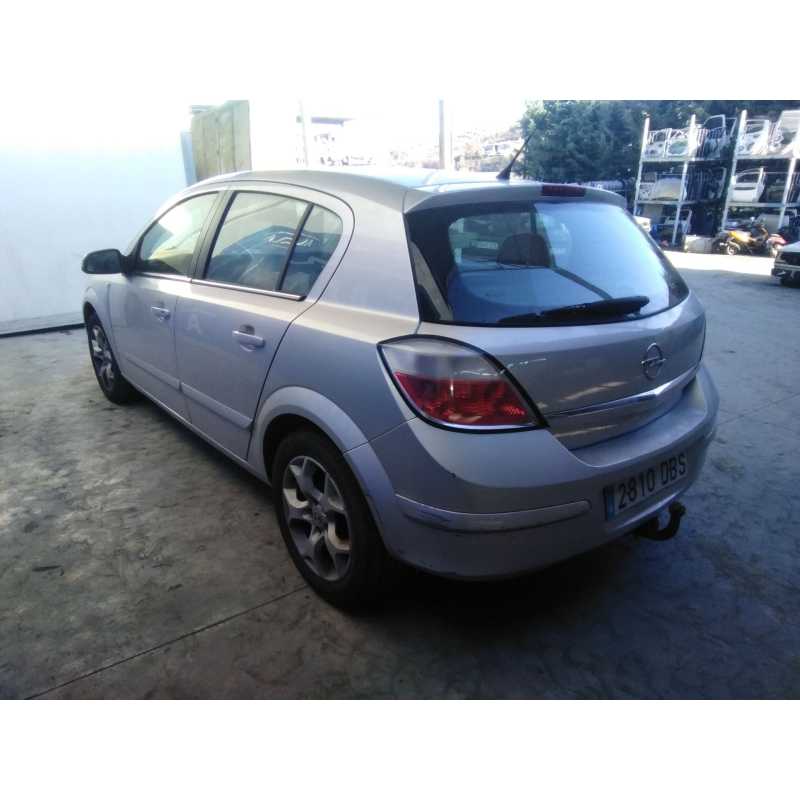 opel astra h berlina del año 2004