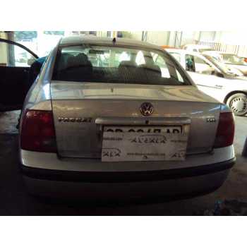 VOLKSWAGEN PASSAT BERLINA (3B2)