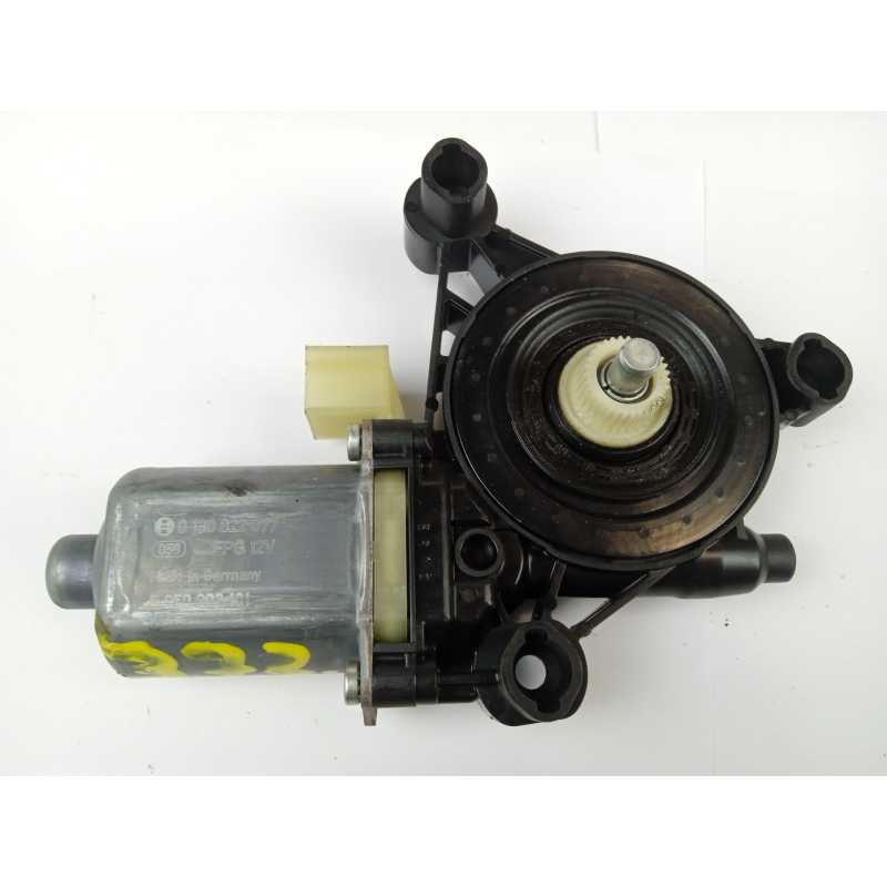 MOTOR ELEVALUNAS DELANTERO DERECHO 5Q0959801C 0130822077
