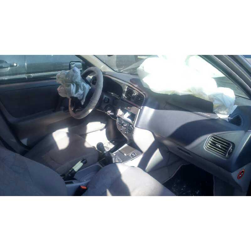 nissan primera berlina (p11) del año 2000
