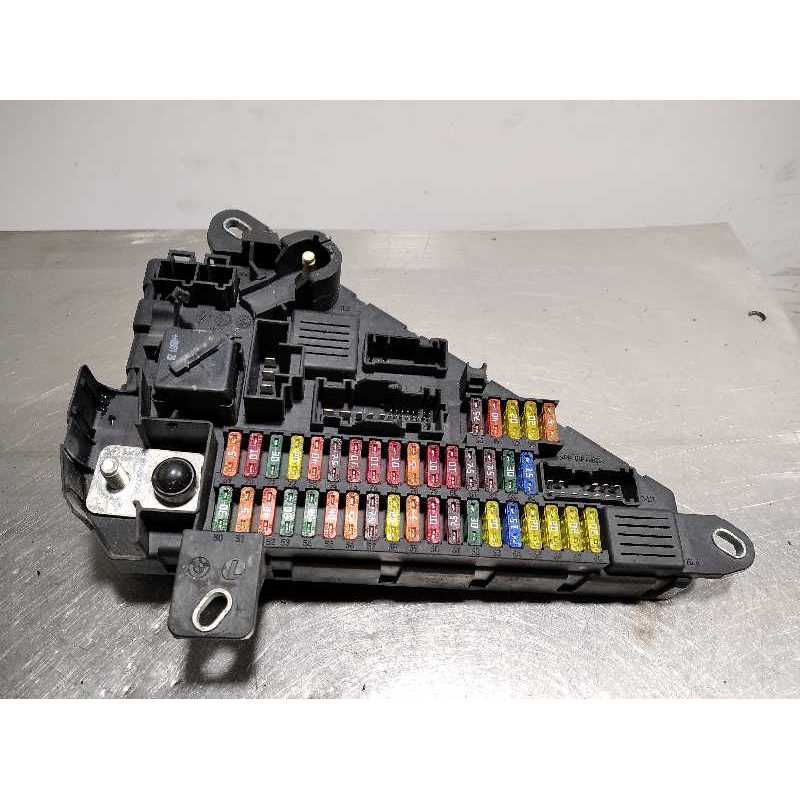CAJA RELES / FUSIBLES 6906619 