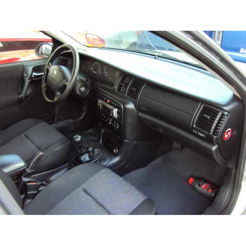 opel vectra b berlina del año 2001