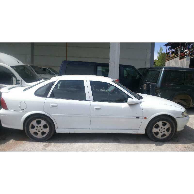 opel vectra b berlina del año 2000
