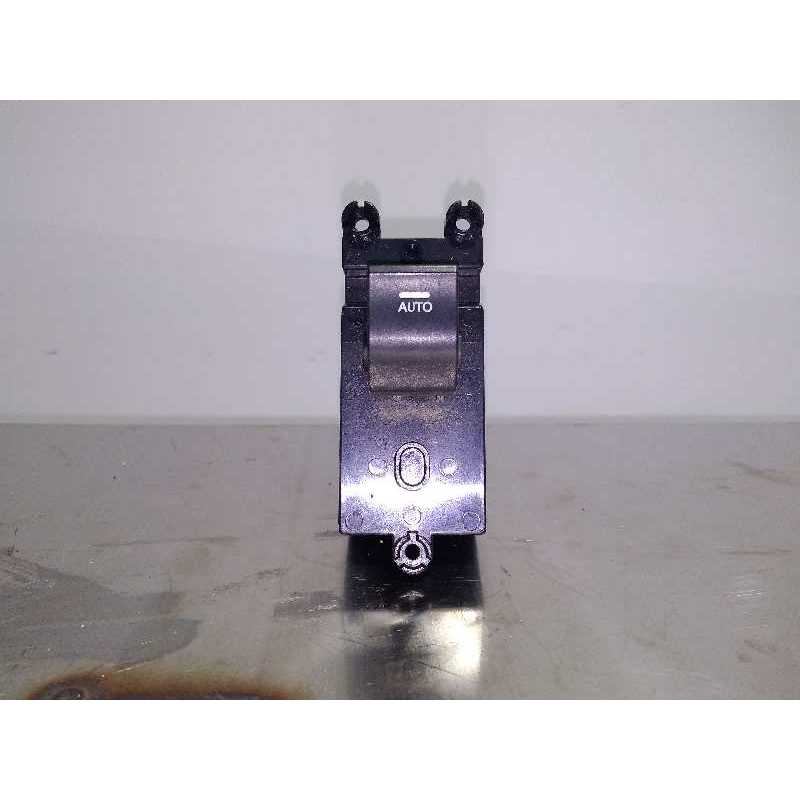 MANDO ELEVALUNAS TRASERO DERECHO 935803Z050 8 PINES 
