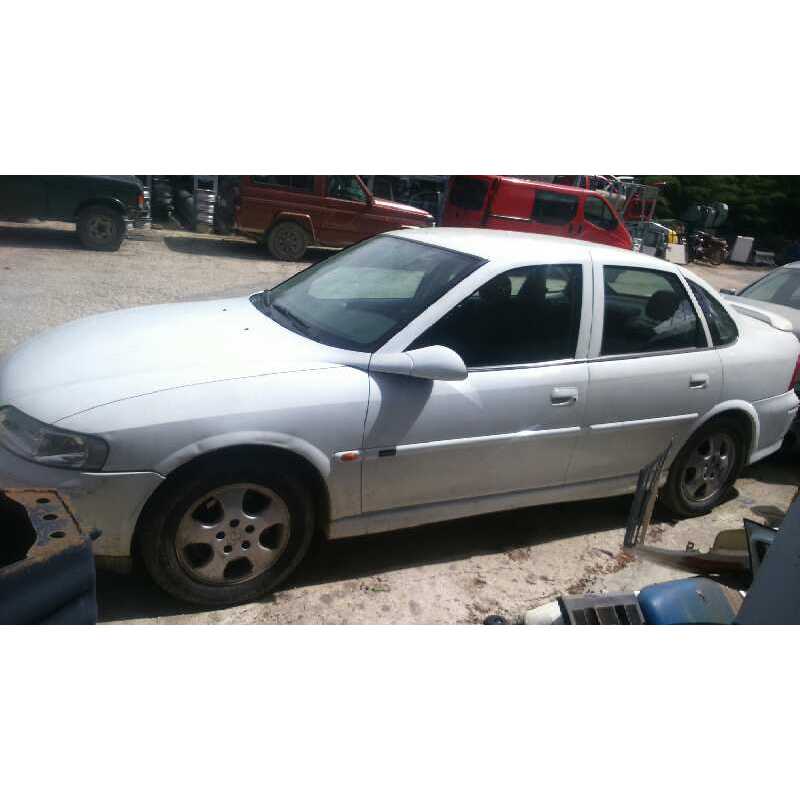 opel vectra b berlina del año 2000