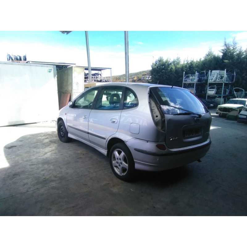 nissan almera tino (v10m) del año 2001