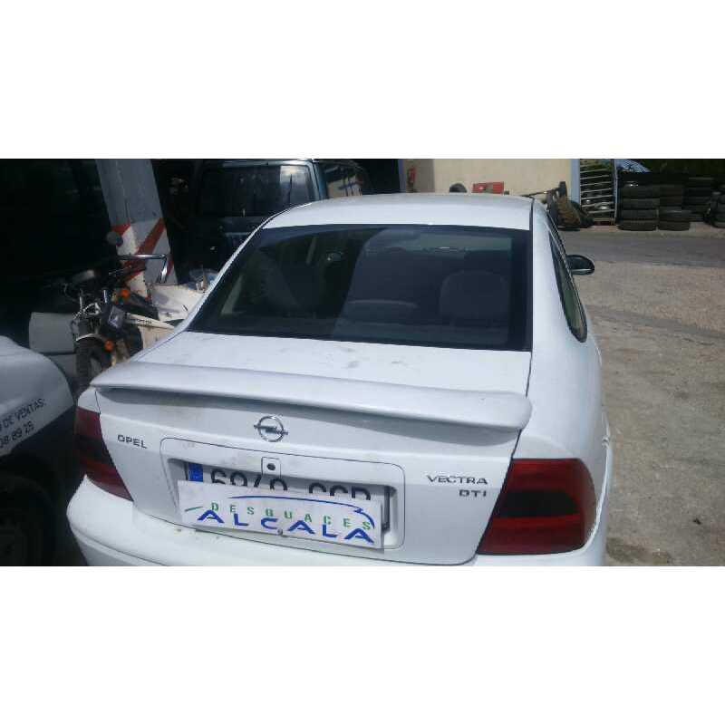 opel vectra b berlina del año 2000
