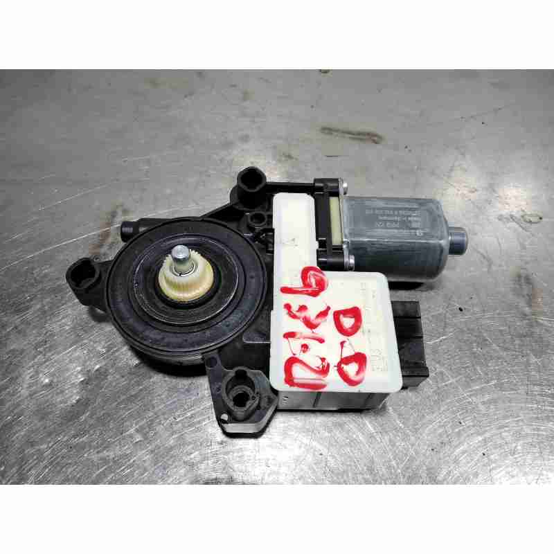 MOTOR ELEVALUNAS DELANTERO DERECHO 0130822065 