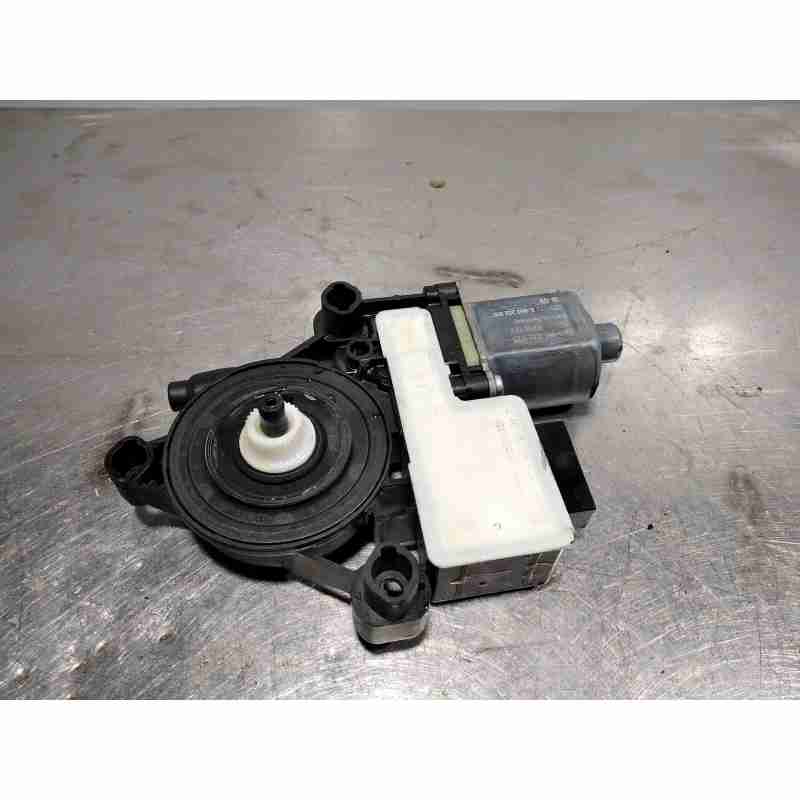 MOTOR ELEVALUNAS TRASERO DERECHO 0130822725 