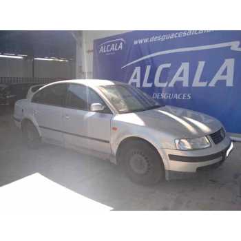 VOLKSWAGEN PASSAT BERLINA (3B2)